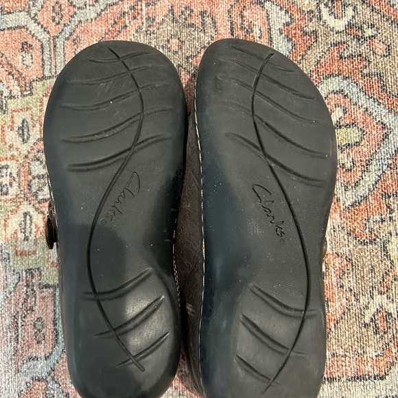 Clark’s thick soled Mary Jane’s - Picture 3 of 4